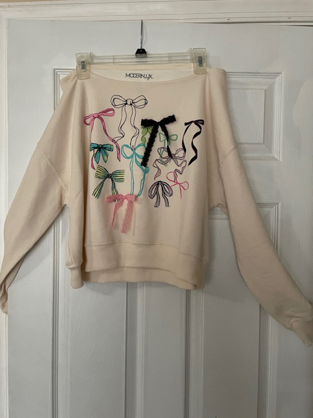 Modern Lux Cream Sweatshirt with Multicolor Bow Motif
